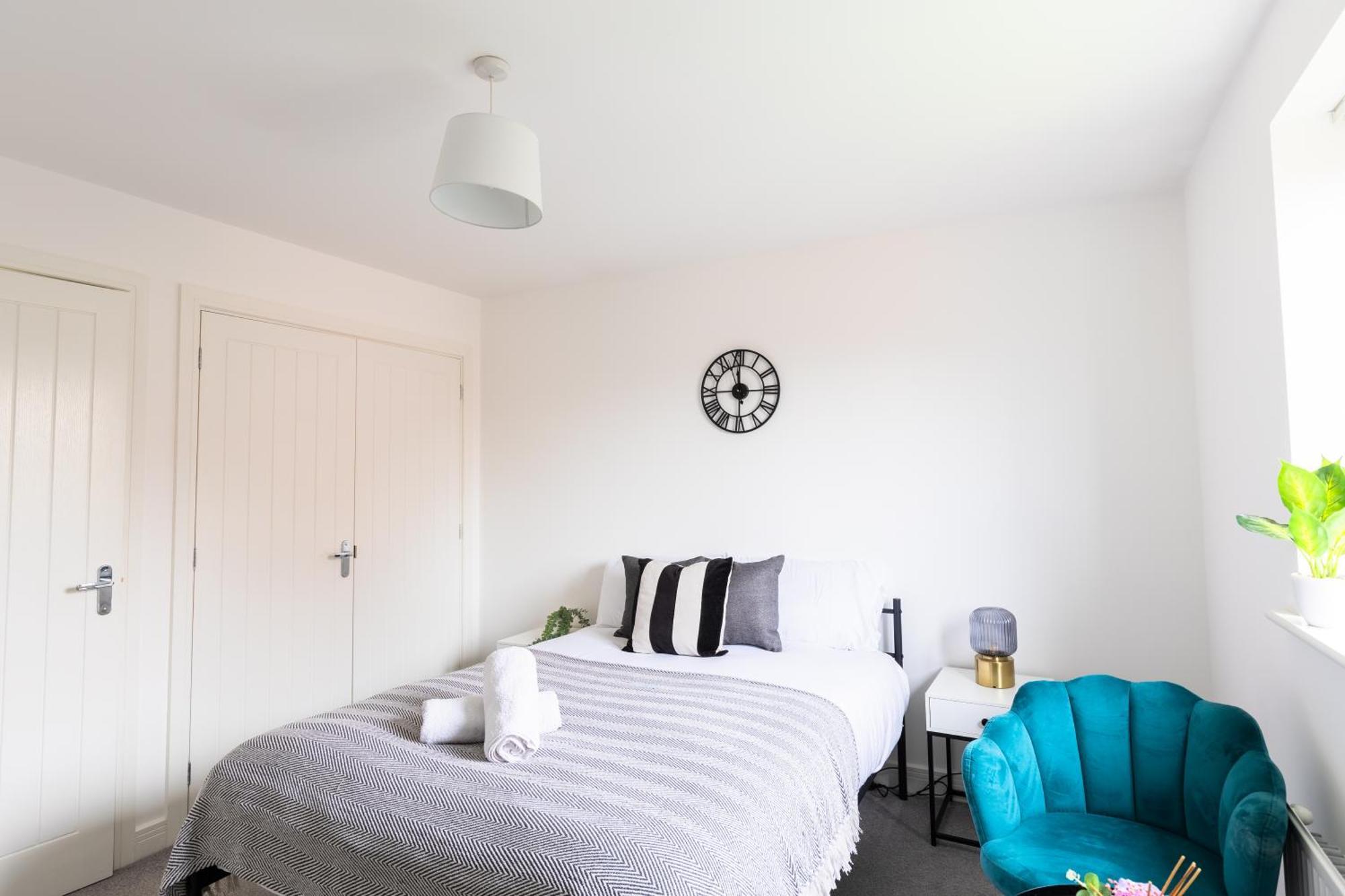 Spacious 4-Bedroom Home Near City Centre With Parking Ноттингем Экстерьер фото